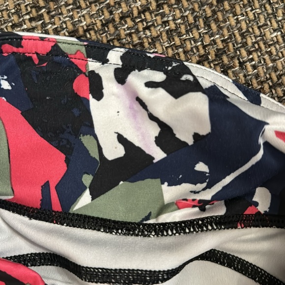 Lululemon speed track short size 4 - Picture 6 of 8